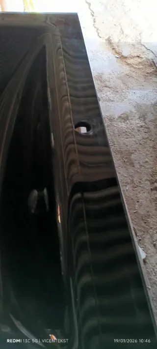 Mueble de baño negro y blanco