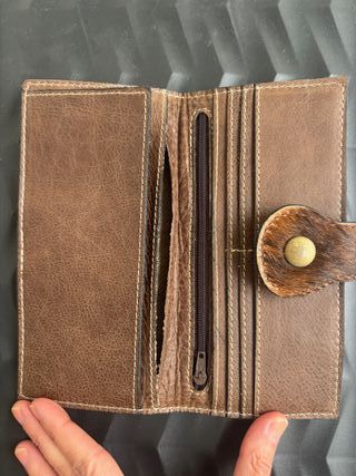 Cartera de piel de vaca con cierre