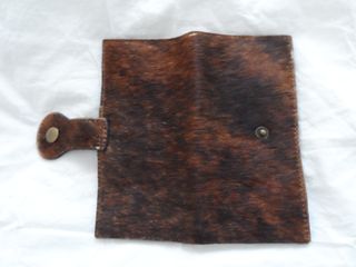 Cartera de piel de vaca con cierre