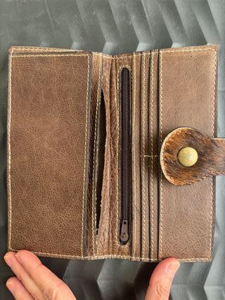 Cartera de piel de vaca con cierre