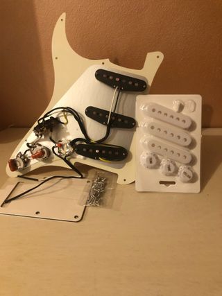 Pickguard completo per Fender Stratocaster Vintage