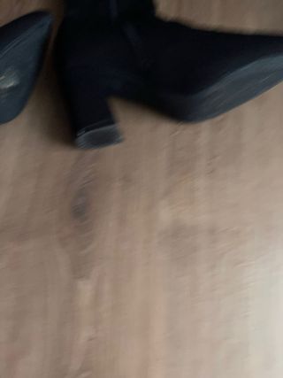 Botines negros con cremallera