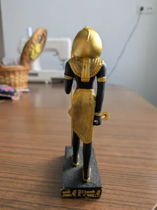 Réplica estatua Tutankamón dorada