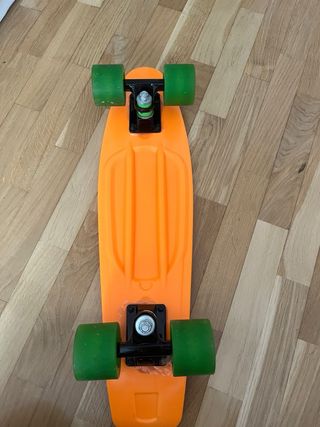 Skate naranja Tijuana con ruedas verdes