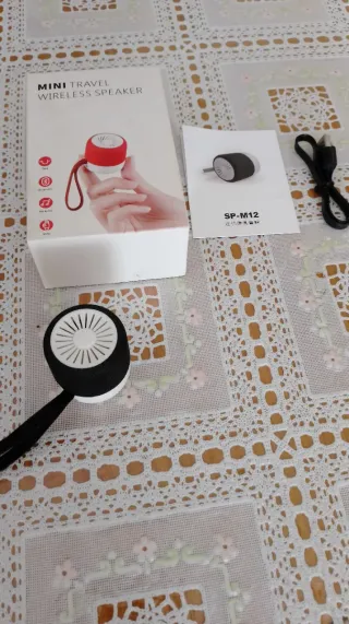 Mini Altavoz Bluetooth Portátil Rojo/Blanco