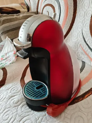Cafetera Dolce Gusto Roja