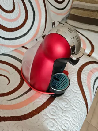 Cafetera Dolce Gusto Roja