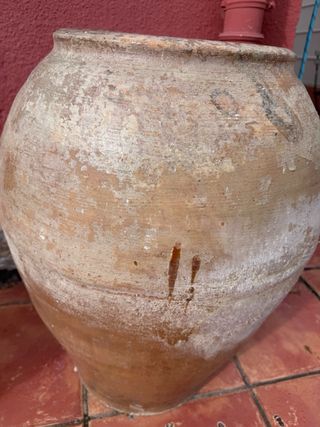 Tinaja antigua de bodega