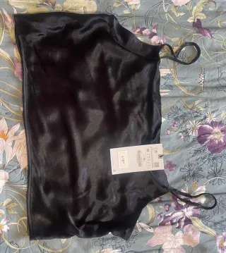 Top lencero Zara satén negro Talla M