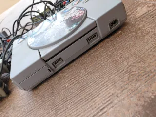 PlayStation 1 (PS1) gris con juegos