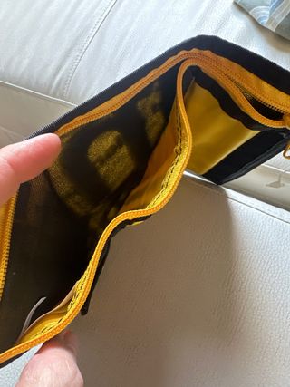 Cartera Benetton Velcro Amarilla Negra