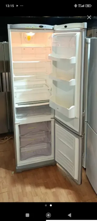 Frigorífico plateado Garantía 3 meses