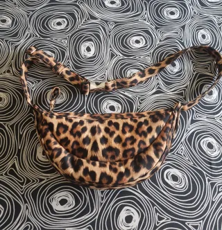 Bolso riñonera Zara estampado leopardo nuevo