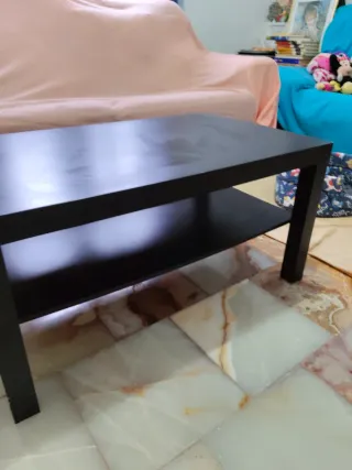 Mesa de centro negra de madera