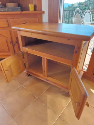 Armario esquinero y mueble auxiliar madera maciza.