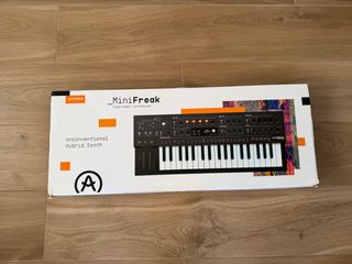 Arturia Minifreak Sintetizador Polifónico