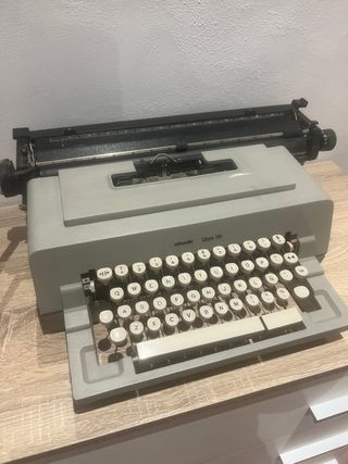 Máquina de escribir Olivetti Linea 98