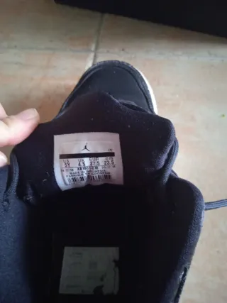 Zapatillas Jordan Negras y Rosas