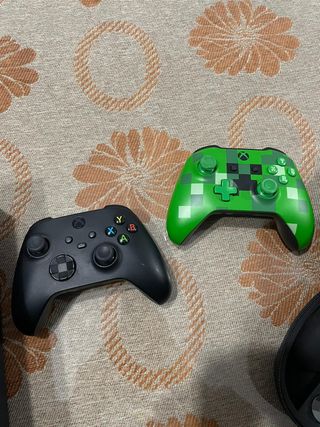 Xbox Series X + 2 mandos