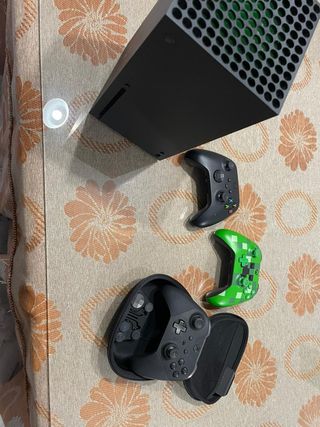 Xbox Series X + 2 mandos