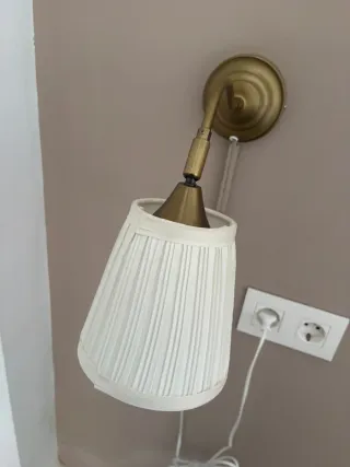 2 Lámpara de pared dorada y blanca