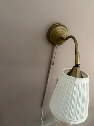 2 Lámpara de pared dorada y blanca