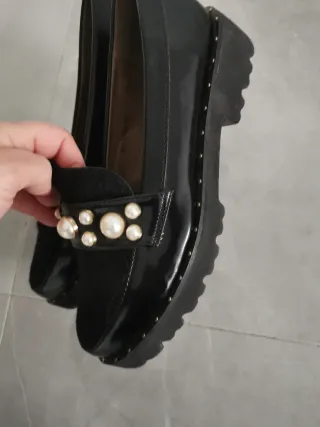 Zapatos negros Kylie con perlas