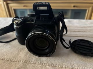 Cámara Fujifilm FinePix S4000 + Caja y Funda
