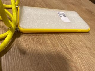 Custodia gialla per iPhone 6 Plus con cordino giallo