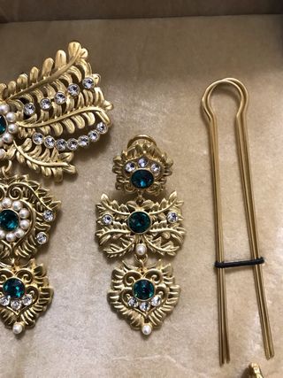 Aderezo Valenciana Oro y piedra verde esmeralda