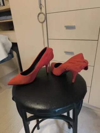 Zapatos de tacón rojos, talla 35,NO TIENEN CAJA
