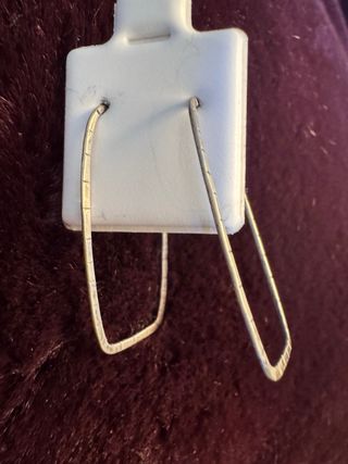 Pendientes rojos y plateados