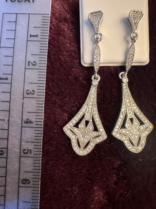 Pendientes rojos y plateados