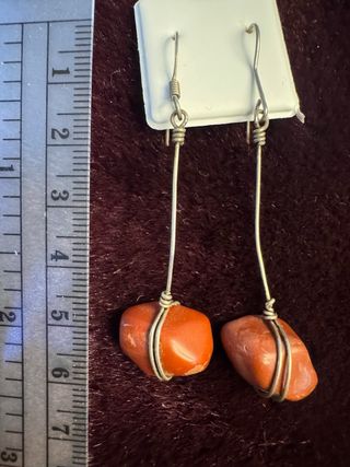 Pendientes rojos y plateados