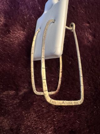 Pendientes rojos y plateados