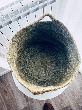 Cesta de yute verde con asas