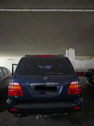 Toyota Land Cruiser 100 2001