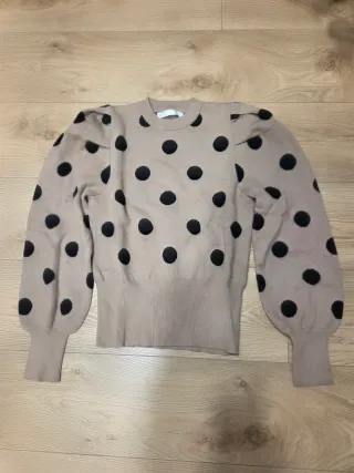 Jersey de punto con lunares negros