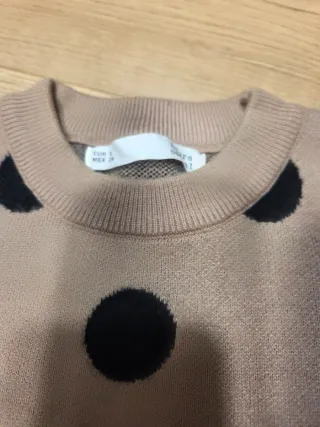 Jersey de punto con lunares negros