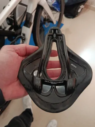 Sillín SELLE SAN MARCO Shortfit. 145 ancho.