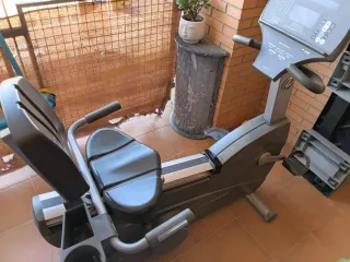 Bicicleta Estática, pesas y plataformas