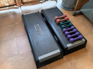 Bicicleta Estática, pesas y plataformas