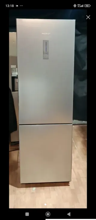 Frigorífico plateado Garantía 3 meses