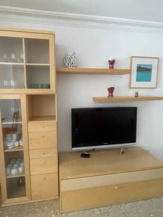 Mueble de comedor madera y cristal