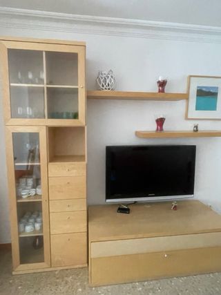 Mueble de comedor madera y cristal