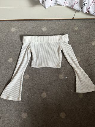 Top blanco escotado manga acampanada