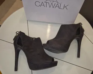 Botines Catwalk Talla 40 Negro