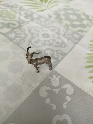 Figura cabra plata 800