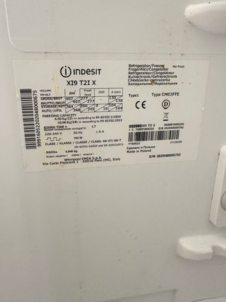 Cajones y baldas nevera Indesit