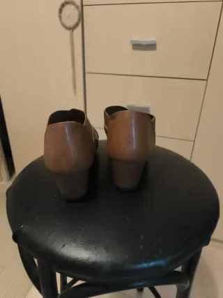 Zapatos tacón bajo, talla 36,NO TIENEN CAJA